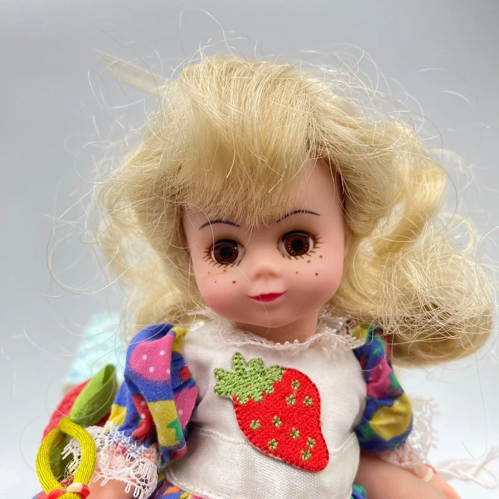 Madame Alexander‎ Strawberry Pie Wendy 8